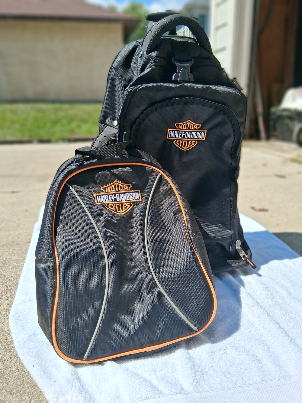 Harley Davidson 2pc Motorcycle Travel Luggage Rolling Sissy Bar Backpack